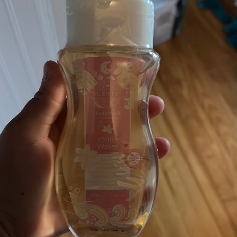 Scentsy vanilla waves body wash brand new